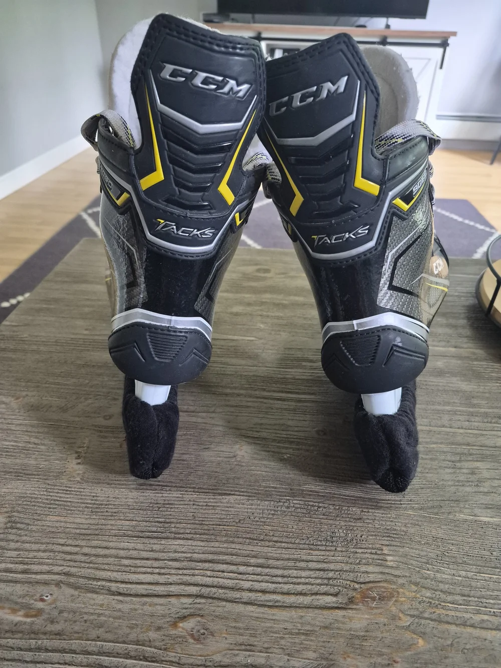 CCM tacks 9060